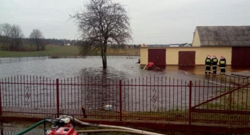 Mirachowo ponownie pod wodą. Interweniują strażacy