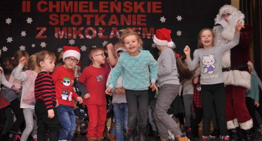 Chmielno. Dzieci tłumnie przybyły na spotkanie z Mikołajem