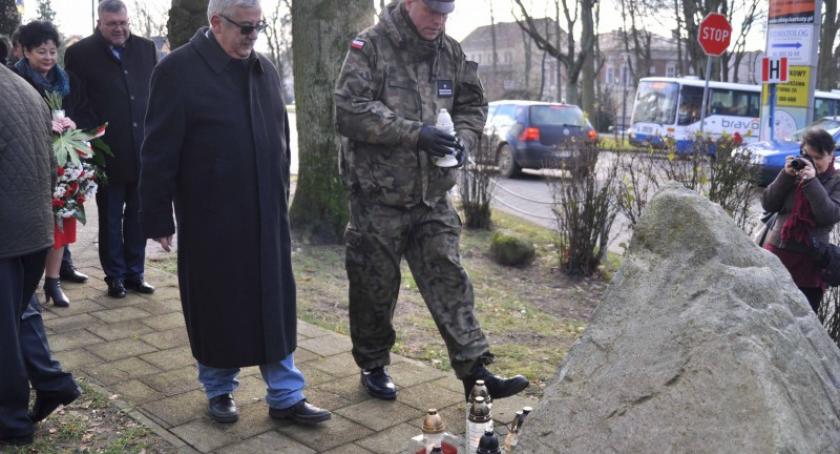 Rocznica wprowadzenia stanu wojennego w Kartuzach - upamiętnili ofiary tego okresu i grudnia 