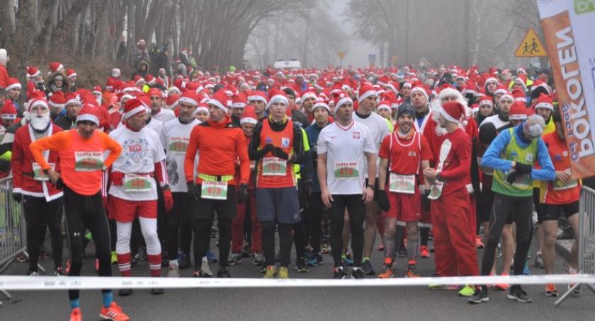 Santa Run w Kartuzach - setki mikołajów wystartowały w największym świątecznym biegu na Pomorzu