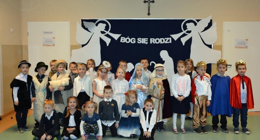 Czeczewo. Wigilia szkolna z jasełkami i gwiżdżami