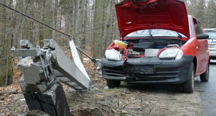 Seicento rozbiło słup