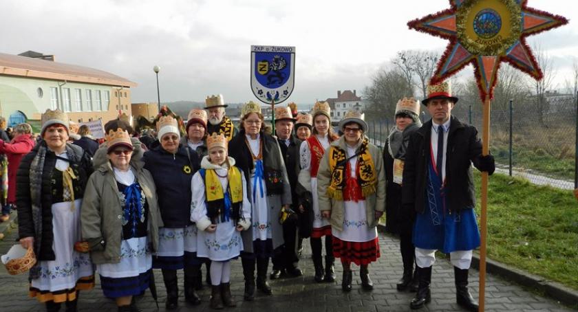 Żukowo. Kolorowy Orszak Trzech Króli, czyli jasełka w drodze