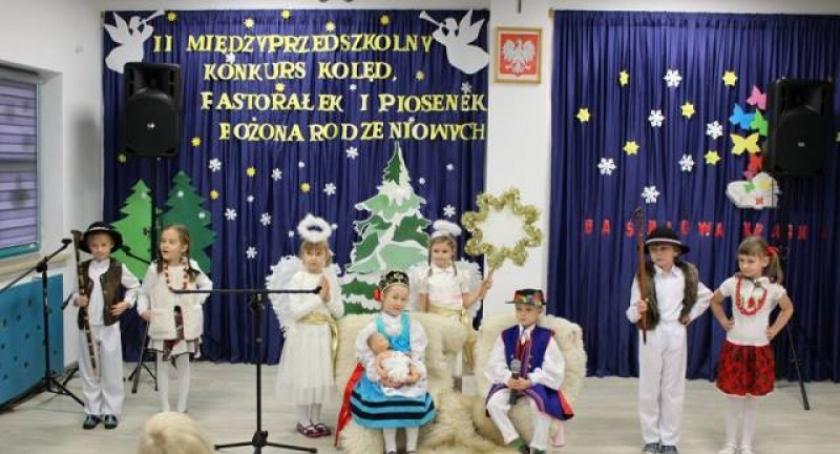 Kolędy i pastorałki na konkursie w przedszkolu w Chmielnie