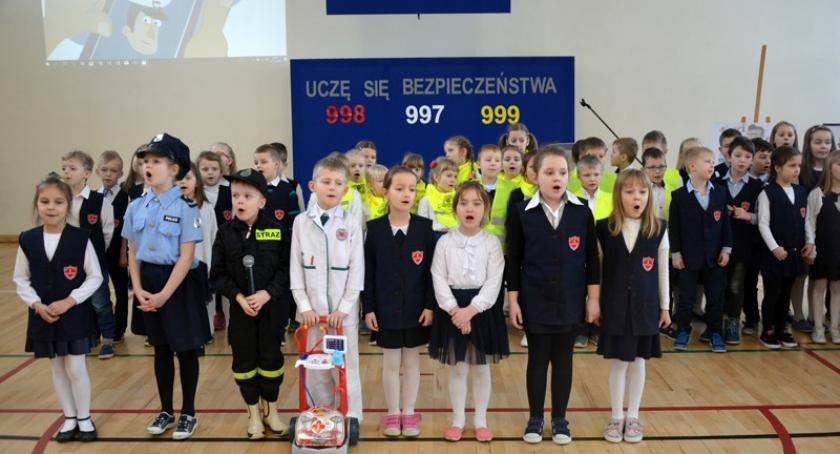 O bezpieczeństwie podczas ferii z uczniami kartuskiej 