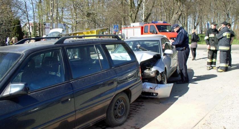 Pępowo. Dwóch rannych i pięć uszkodzonych aut 