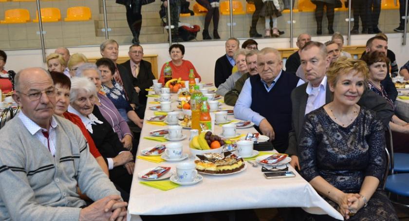 Puzdrowo. Dzień seniora z podróżą dookoła świata