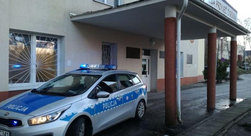 Na porodówkę z policyjną eskortą