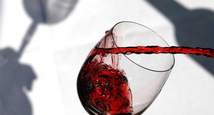 Ich matki w ciąży nie odmawiały alkoholu. Kim są wieczne dzieci?