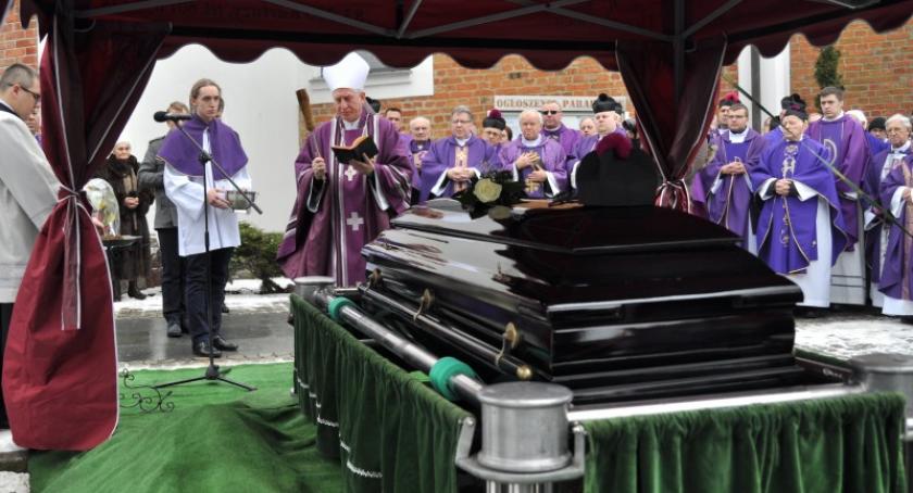 Kiełpino. Ostatnie pożegnanie śp. ks. kanonika Wojciecha Wiśniewskiego