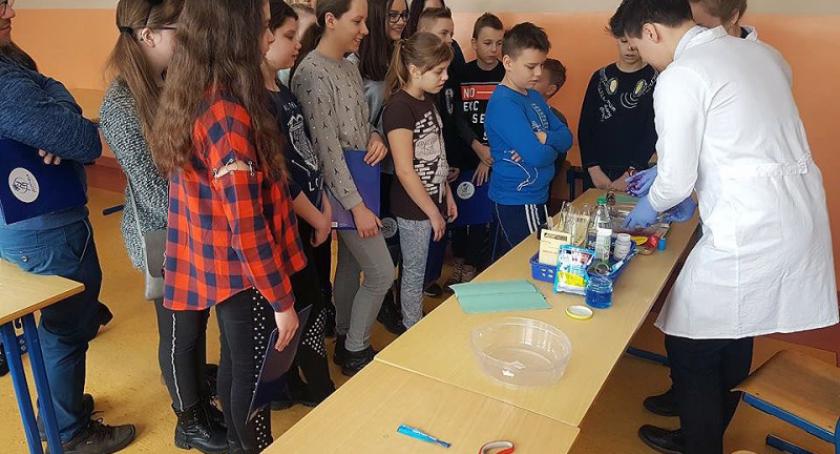 Szóstoklasiści sprawdzili, jak wygląda nauka w kartuskiej Jedynce