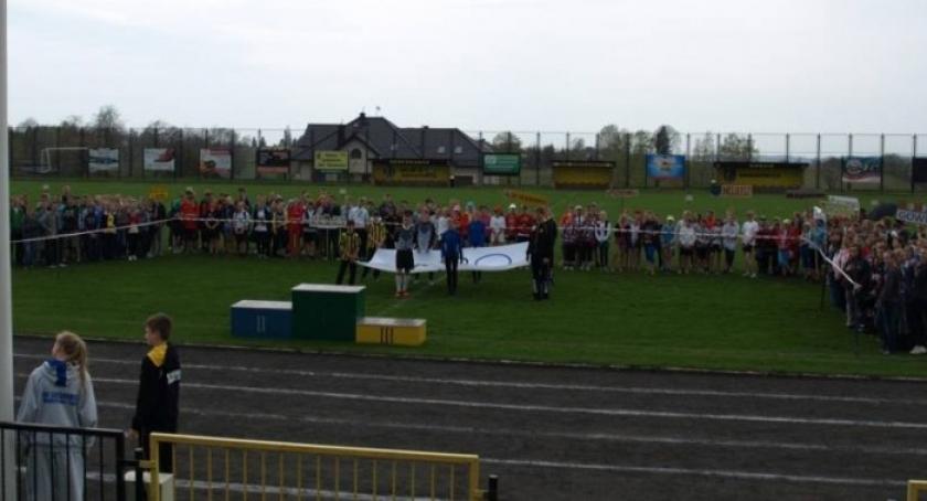 Na stadion lekkoatletyczny w Sierakowicach trzeba będzie jeszcze poczekać