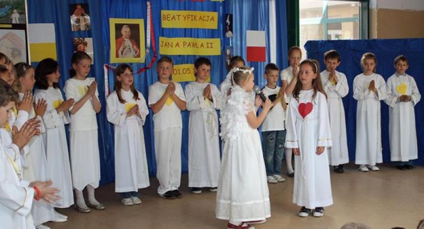 Przodkowo. Uczniowie uczcili pamięć Jana Pawła II