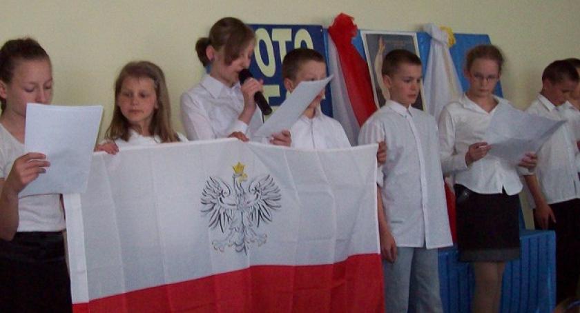 Wilanowo. Uczniowie o beatyfikacji i rocznicy konstytucji