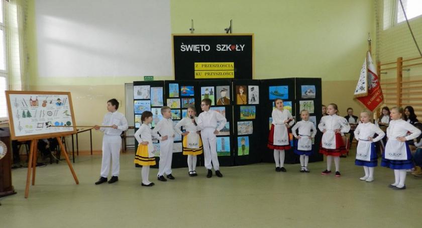 Żukowo. Święto szkoły - poetycko, muzycznie i tanecznie