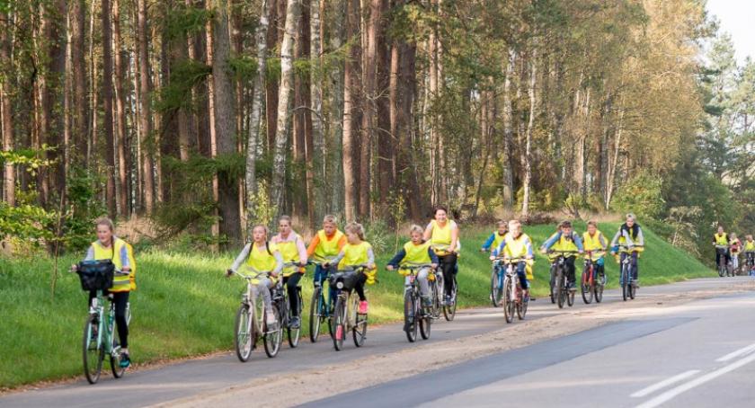 Kolejne kilometry ścieżek rowerowych w gminie Stężyca