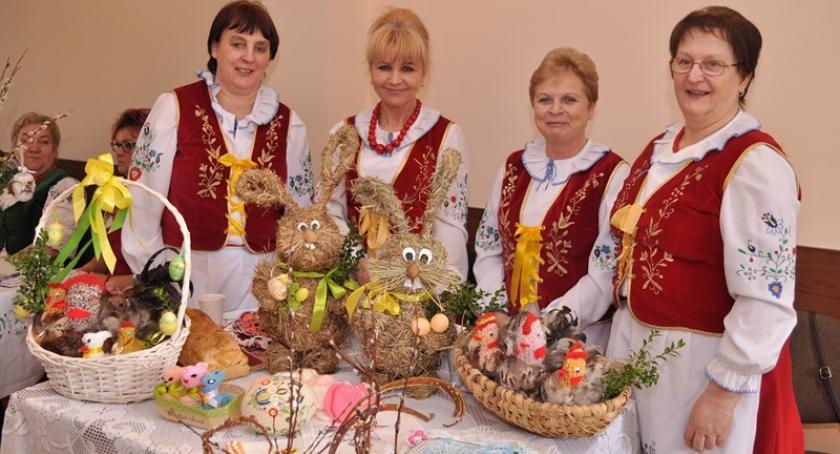 Świąteczne inspiracje na pokazie stołu wielkanocnego w Sierakowicach
