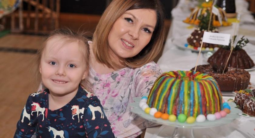 W Chmielnie po raz czwarty wybierano najlepsze babki wielkanocne