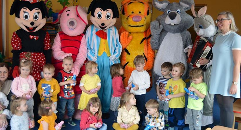 Wielkanocny Zajączek z wizytą u dzieci w gminie Somonino
