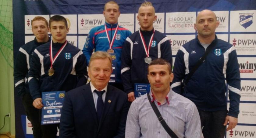 Zapaśnicy Cartusii z trzema medalami Mistrzostw Polski