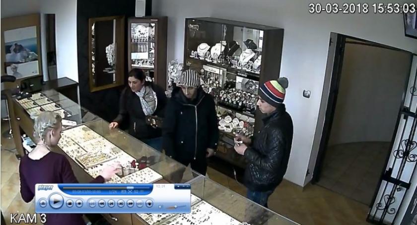 Policja poszukuje podejrzanych w sprawie kradzieży u jubilera
