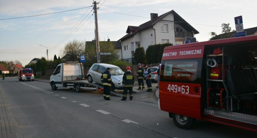 Sierakowice. Zderzenie dwóch pojazdów podczas wyprzedzania