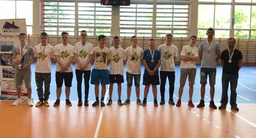 Zespół z Wygody Łączyńskiej na podium Ogólnopolskiego Turnieju w Piłkę Halową