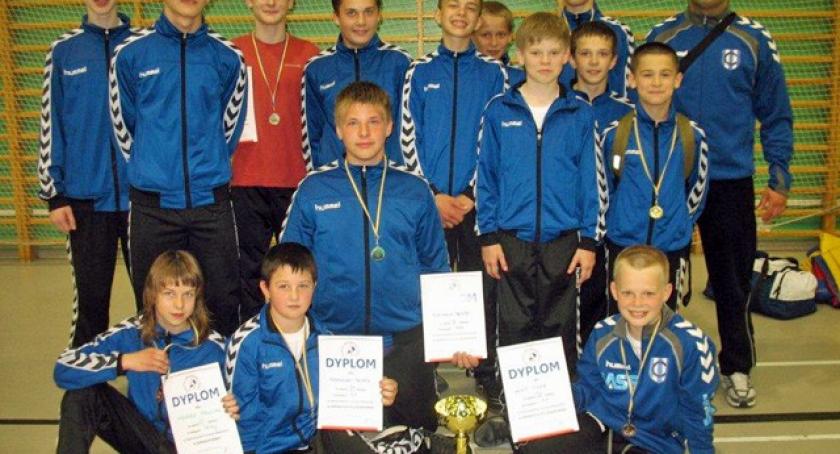 Zapasy. Triumf Cartusii, dziewczyna na podium