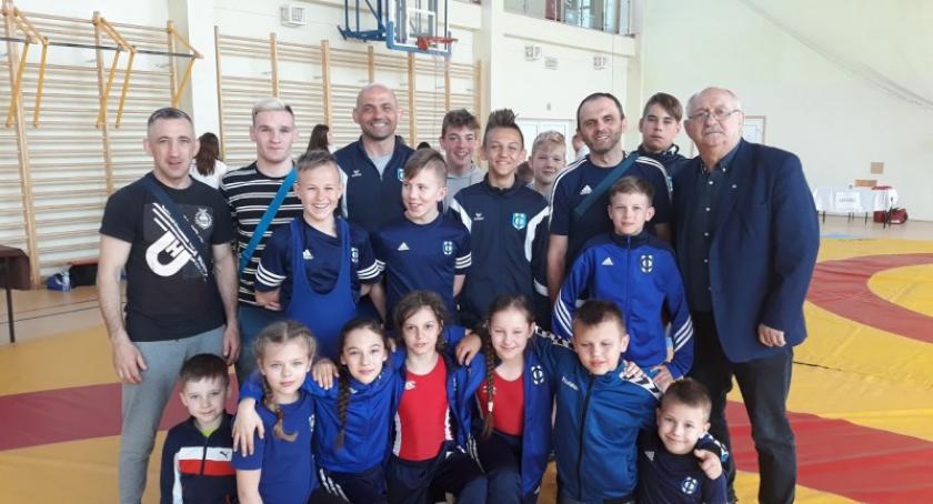 Zapaśnicy i zapaśniczki Cartusii z 11 medalami w Wojewódzkich Igrzyskach Szkół Podstawowych