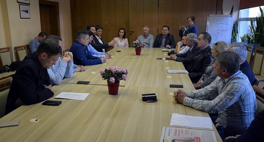 Kartuzy. Debatowali o roli transparencji w samorządzie i zaangażowaniu mieszkańców w życie gminy
