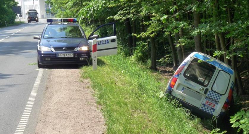 Kartuzy. Seat wypadł z drogi i uderzył w drzewa