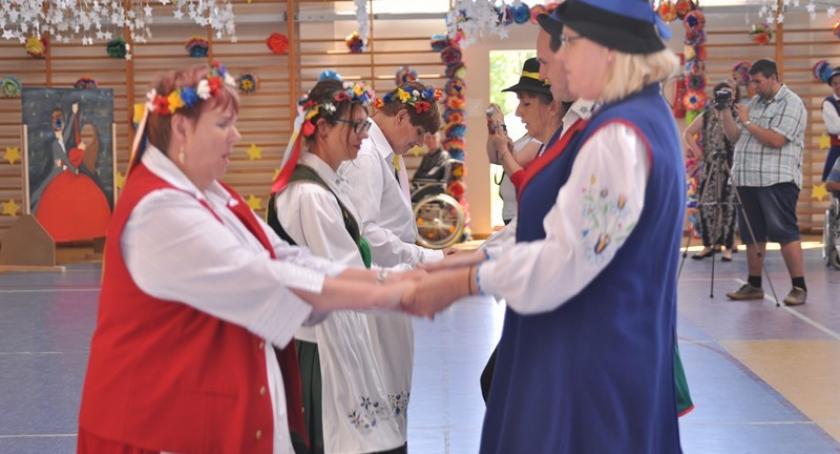 Zabawa i integracja na XVII Jarmarku Folklorystycznym w Chmielnie