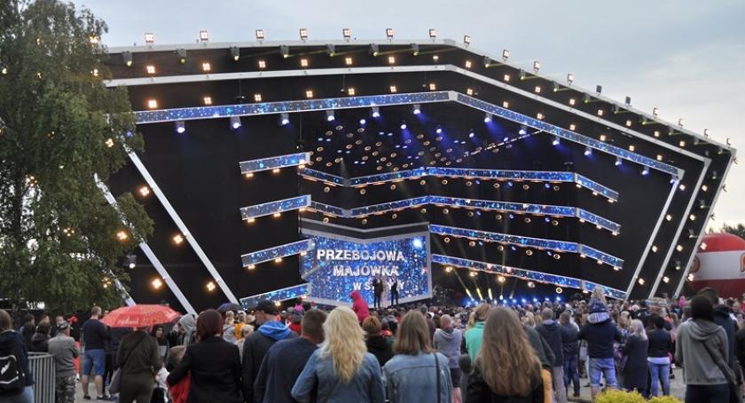 Przebojowa Majówka w Stężycy - tłumy bawiły się z gwiazdami w rytmach disco polo