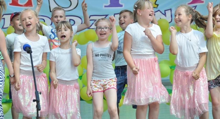 Rodzinna zabawa na festynie na Złotej Górze