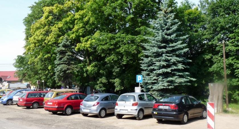 Kartuzy. Dworzec jednak z przystankiem dla wysiadających
