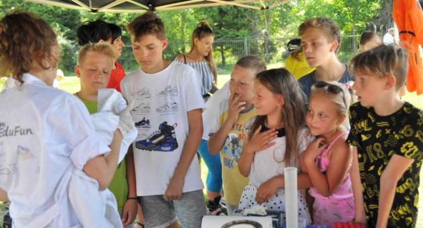 Pełna atrakcji zabawa na pikniku w Dzierżążnie