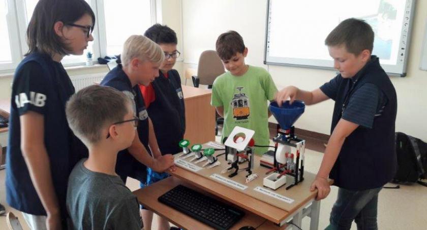Banino. Uczniowie szlifują umiejętności programowania robotów