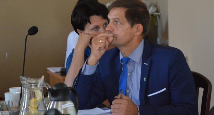 Radni nie udzielili absolutorium wójtowi Somonina, bo wybudował drogę na terenie gminy Przywidz