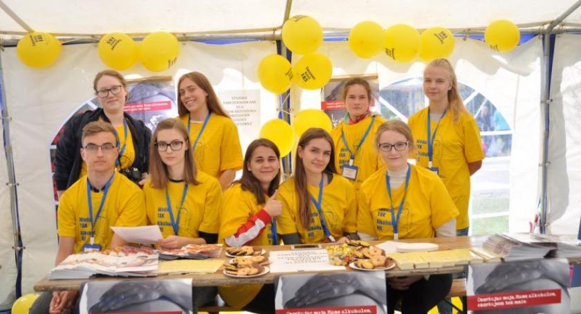 Festiwal Ludzie dla Ludzi w Kartuzach - organizacje prezentowały swoją działalność