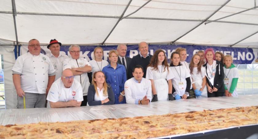 Festiwal Truskawek Kaszubskich z nowym rekordem - w Chmielnie powstał najdłuższy naleśnik w kraju