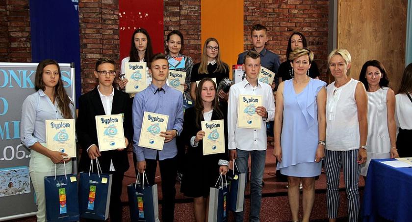 Gimnazjaliści z Żukowa podbijają ekonomiczny świat
