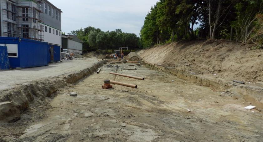 Żukowo. Ruszyła budowa parkingu przy Szkole Podstawowej nr 1