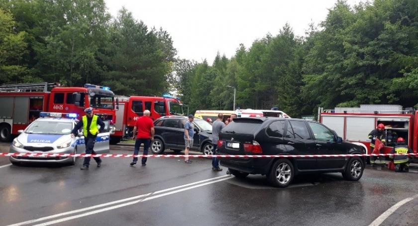 Wypadek na ulicy Kościerskiej w Kartuzach. Ranna kobieta w ciąży i dziecko