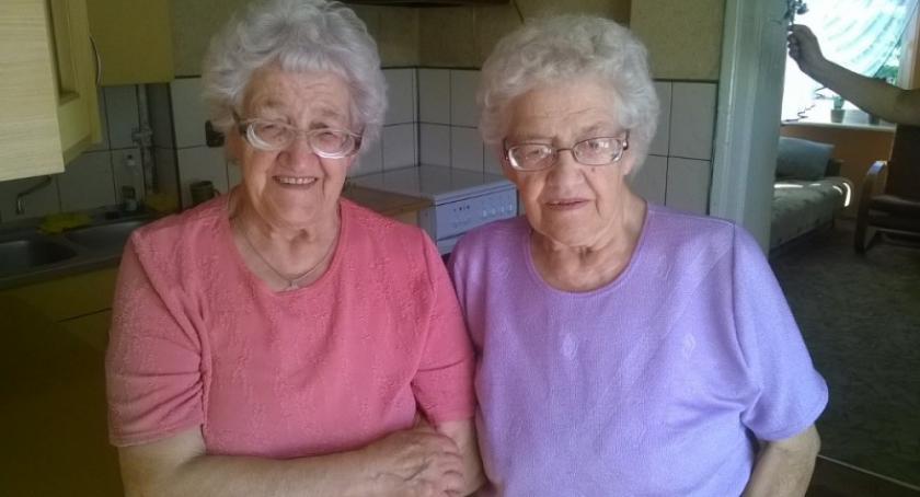 Siostry bliźniaczki z Miechucina świętują 90. urodziny