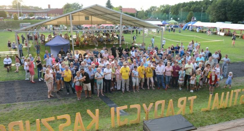 Festiwal Tradycji Kaszubskich w Chmielnie - Krzysztof Najda Mistrzem Polski w zażywaniu tabaki