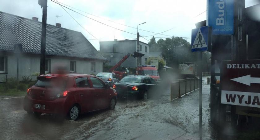 Zerwane dachy i linie energetyczne, powalone drzewa - gwałtowne burze nad Kaszubami