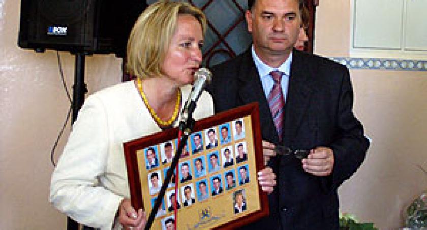 Podsumowanie pracy uczniów i szkoły - Absolwenci 2005