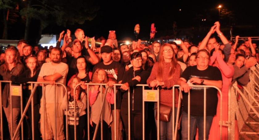 Muza nad Jeziorkiem w Żukowie - koncert Comy przyciągnął tłumy