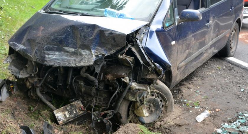Wieżyca. Seat wjechał pod ciężarowe volvo