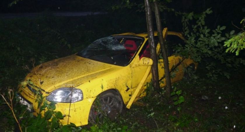 Kartuzy. Honda wypadła z drogi